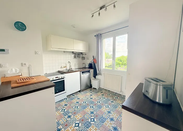 De Jo * Grand-Village-Plage